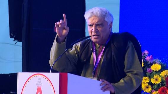 Javed Akhtar : 'आपलं परखड मत व्यक्त केलं की देशद्रोही ठरवलं जात,' जावेद अख्तर यांचा सरकारला टोला
