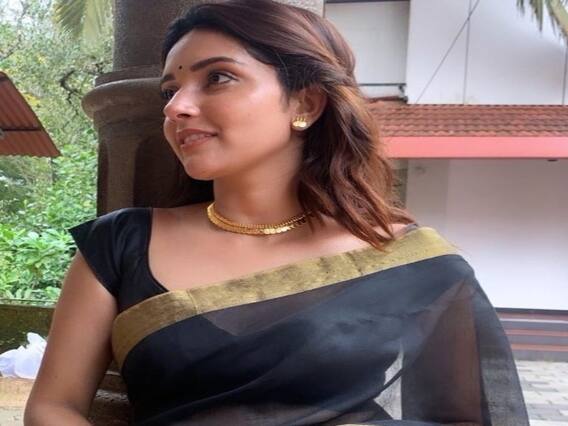 Mahima Nambiar pics: கருப்பு புடவையில் கண்களை மயக்கும் மஹிமா...! Mahima Nambiar pics: கருப்பு புடவையில் கண்களை மயக்கும் மஹிமா...!