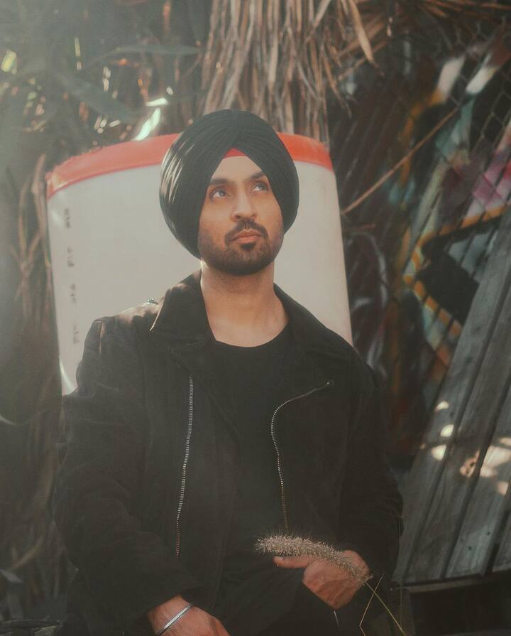 एक्टर और सिंगर दिलजीत दोसांझ ने 2021 की शुरुआत में कंगना रनौत से खूब ट्वीट वार किया था. सोशल मीडिया पर लगातार एक्टिव रहने के बाद दिलजीत लंबे समय तक सुर्खियों का हिस्सा बने रहे थे.