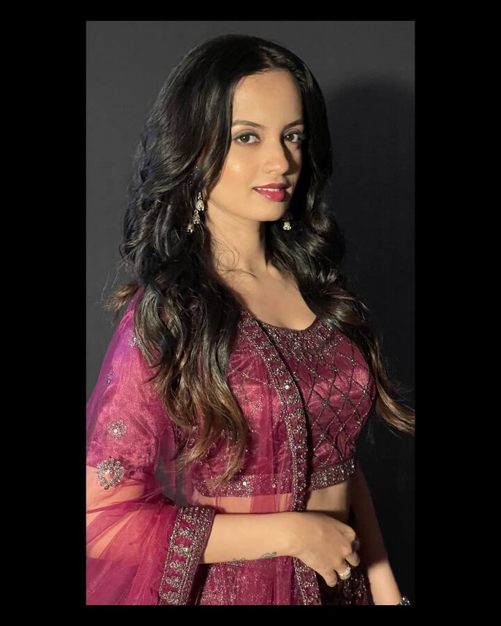 सोशल मीडियावर सक्रिय असणाऱ्या केतकीने अलिकडेच तिचे काही फोटो इन्स्टाग्रामवर शेअर केलं असून तिच्या या फोटोची चाहत्यांमध्ये चांगलीच चर्चा रंगली आहे. (photo:ketakimategaonkar/ig)