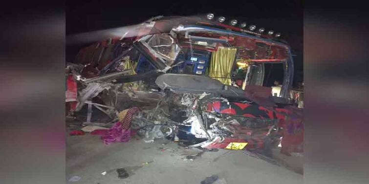 North Dinajpur:  Several passengers were injured in a horrific bus accident in Raiganj North Dinajpur: রায়গঞ্জে ভয়াবহ বাস দুর্ঘটনায় আহত বেশ কয়েকজন যাত্রী