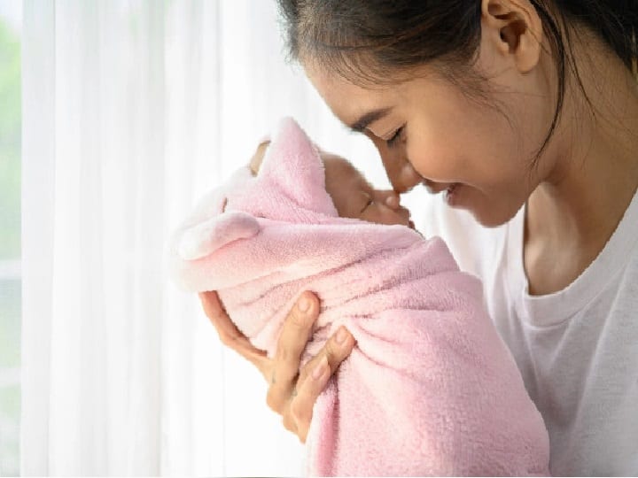 how to enjoy motherhood without any tension and depression advice for new moms Advice For New Moms : अगर बनी हैं New Mom तो ऐसे बिना परेशानी के Enjoy करें Motherhood