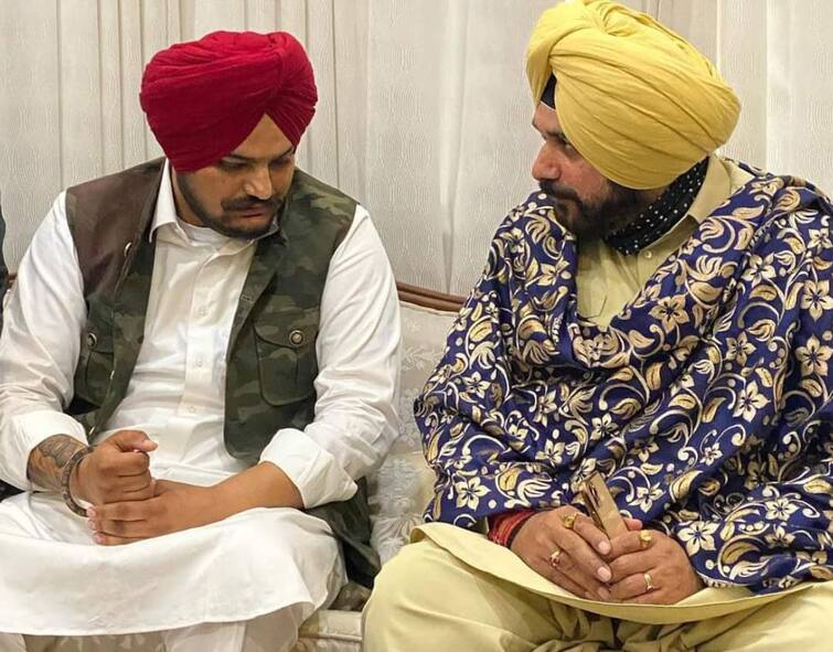 Punjab Elections 2022: Controversial Punjabi Singer Sidhu Moosewala Joins Congress Punjab Elections 2022: पंजाबी गायक सिद्धू मूसेवाला कांग्रेस में शामिल, आर्म्स एक्ट के दो केस दर्ज होने पर उठे सवाल