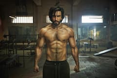 GoodBye 2021: बॉलीवुड के Heroes ने इस साल खूब उतारी अपनी शर्ट, Varun Dhawan, Ranveer Singh, Tiger Shroff की बॉडी देख खुली रह जाएंगी आंखें