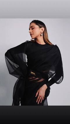 Deepika Padukone: ফের শাড়িতে তাক লাগালেন দীপিকা