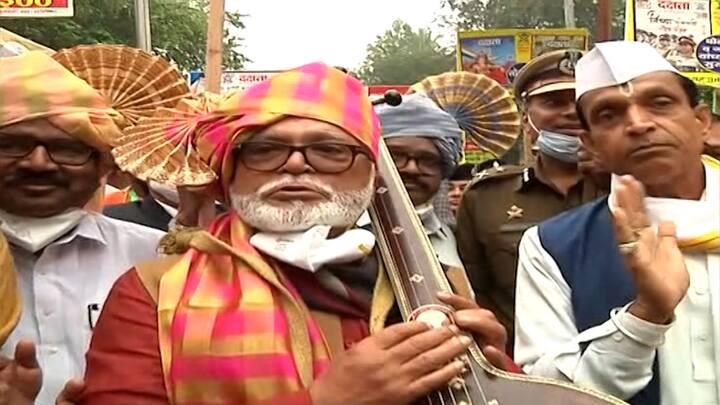 पालकमंत्री छगन भुजबळ कुसुमाग्रज निवासस्थानी, कुसुमाग्रज जिथे लिखाण करत होते त्या रूममध्ये बसेल, कुसुमाग्रज यांच्या आठवणींना उजाळा