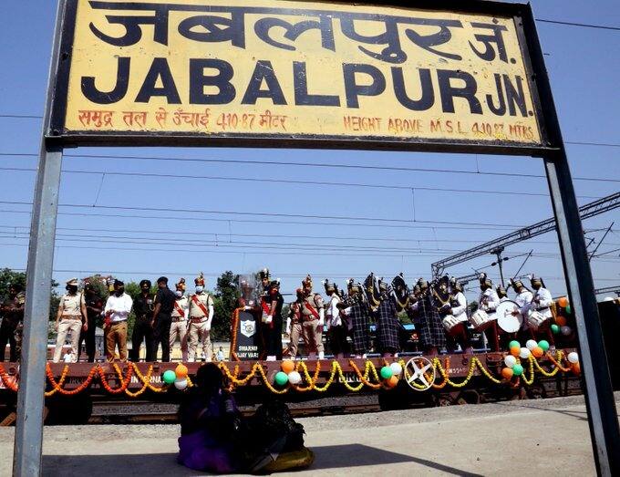 MP New coaches will be added in these two passenger trains running from Jabalpur ANN MP News: जबलपुर से चलने वाली इन दो पैसेंजर ट्रेनों में लगेंगे नये कोच, यात्रियों को होगी सहूलियत