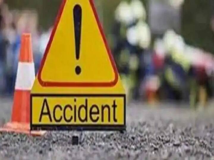 mumbai pune express way accident 3 dead and 15 injured and 2 dead in barshi near solapur due to accident राज्यात दोन वेगवेगळ्या अपघातात पाच जण ठार, 20 हून अधिक जखमी