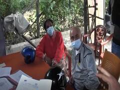 Jharkhand News: कोरोना टेस्ट के नाम पर भड़क गया विदेश से आया शख्स, स्वास्थ्यकर्मी से किया दुर्व्यवहार, सैंपल ट्यूब भी ले भागा