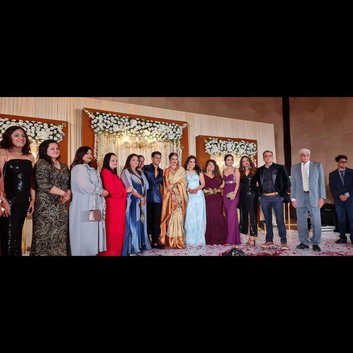 रेखा ने इस मौके पर नील भट्ट और ऐश्वर्या की फैमिली के साथ भी पिक्चर्स क्लिक करवाईं. सोशल मीडिया पर नील के रिसेप्शन की तस्वीरें खूब वायरल हो रही हैं.