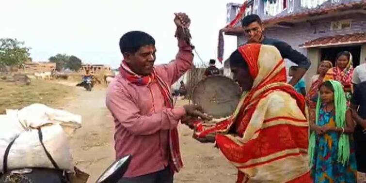 Bhirbhum: I want the rights to the song, the raw almond song of Birbhum near Dubrajpur police station Bhirbhum: গানের স্বত্ত্ব চাই, দুবরাজপুর থানার দ্বারস্থ বীরভূমের কাঁচা বাদাম গানের স্রষ্টা