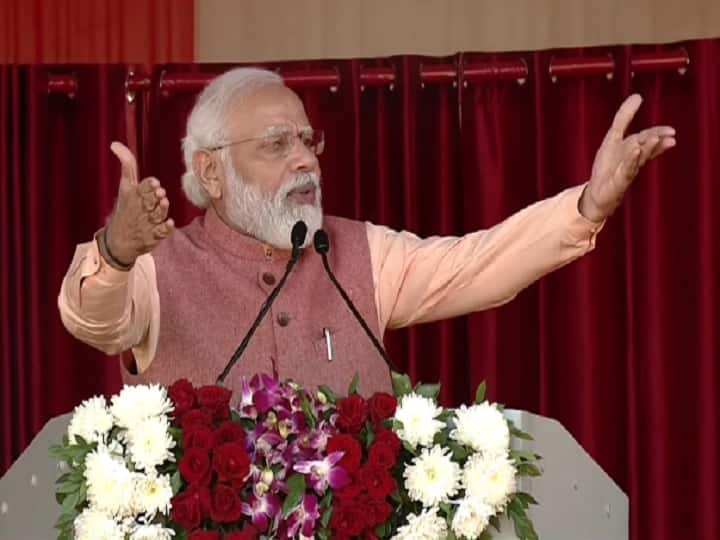 PM Modi Speech: देहरादून में विपक्ष पर जमकर बरसे पीएम मोदी, बोले- आज की सरकार दुनिया के दबाव में नहीं आती