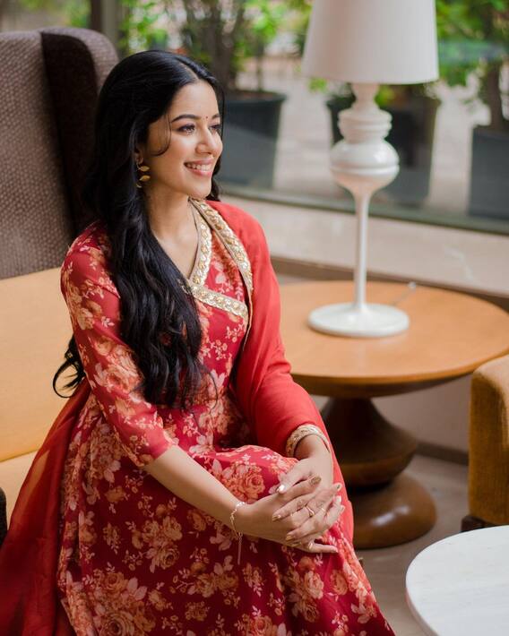 Mirnalini Ravi Photos: గగన వీధిలో మెరిసిన మెరుపులా టాలీవుడ్ లో తళుక్కుమన్న మృణాళిని...