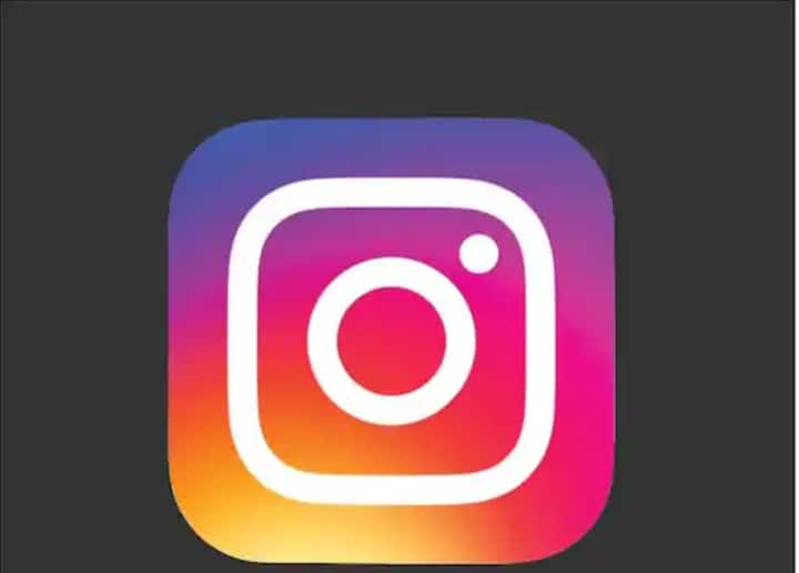 Instagram: চলতি বছরেও জনপ্রিয়তায় ভাটা পড়েনি এই অ্যাপে। এই সোশ্যাল মিডিয়া অ্যাপটি এ বছরও মানুষ পছন্দ করেছেন। এটি   অ্যাপ স্টোরে তৃতীয় স্থান অর্জন করেছে।