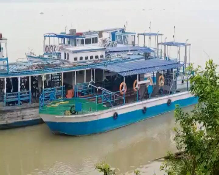 ঘূর্ণিঝড় জওয়াদের আশঙ্কায় ক্ষয়ক্ষতি এড়াতে আজ থেকে রবিবার পর্যন্ত হুগলি জেলার সমস্ত ফেরিঘাট বন্ধের সিদ্ধান্ত নিয়েছে জেলা প্রশাসন।