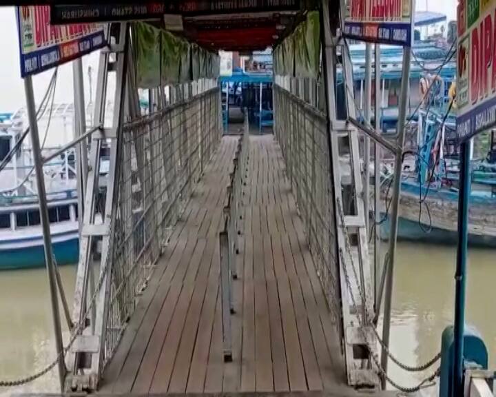 এর ফলে উত্তর ২৪ পরগনা ও নদিয়ার একাংশের সঙ্গে হুগলির জলপথে যোগাযোগ বন্ধ থাকবে। পাশাপাশি, হুগলির গ্রামীণ এলাকাগুলিতে শুরু হয়েছে মাইকে প্রচার।