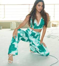Kiara Advani Photos: கியாரா அத்வானியின் லேட்டஸ்ட் புகைப்பட கிளிக்ஸ்