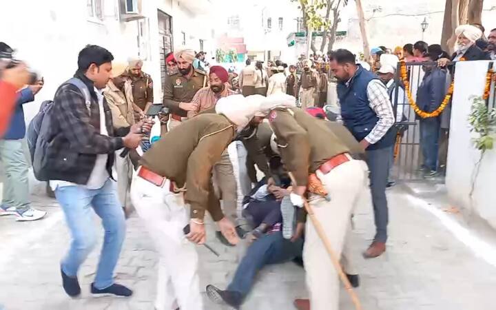 ਜਾਣਕਾਰੀ ਦਿੰਦੇ ਠੇਕਾ ਕਾਮਿਆਂ ਨੇ ਦੱਸਿਆ ਕਿ ਪਿੱਛਲੇ ਲੰਬੇ ਸਮੇਂ ਤੋਂ ਅਸੀਂ ਵੱਖ ਵੱਖ ਵਿਭਾਗਾਂ 'ਚ ਕੰਮ ਕਰਦੇ ਆ ਰਹੇ ਹਾਂ