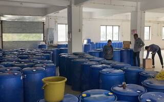 વડોદરા :  સીરપની આડમાં બનાવતા હતા દારૂ,  પોલીસે 200 લીટરના 59 બેરલ જપ્ત કર્યા