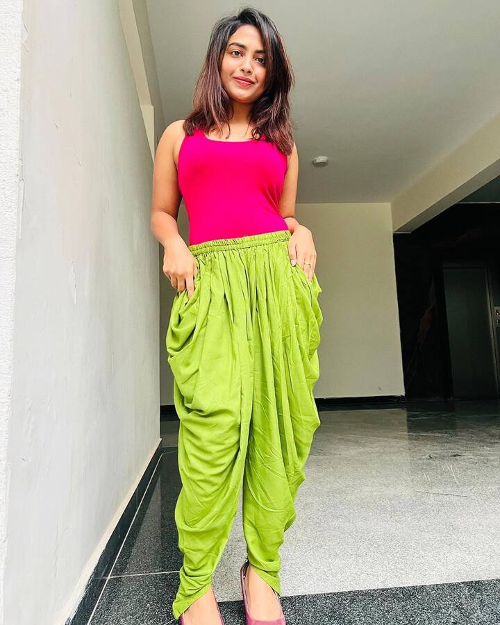తాజాగా ఈ బ్యూటీ షేర్ చేసిన ఫోటోలు సోషల్ మీడియాలో వైరల్ అవుతున్నాయి. (Photo Courtesy: Instagram)