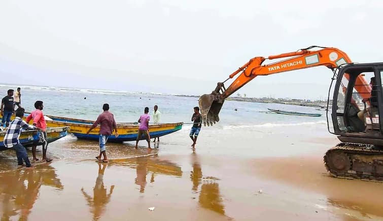 Cyclone Jawad: Rains in Puri due to cyclone 'Jawad', school closed, 64 NDRF teams deployed Cyclone Jawad: ચક્રવાત ‘જવાદ’ના કારણે પુરીમાં વરસાદ, સ્કૂલ બંધ, NDRFની 64 ટીમો તૈનાત