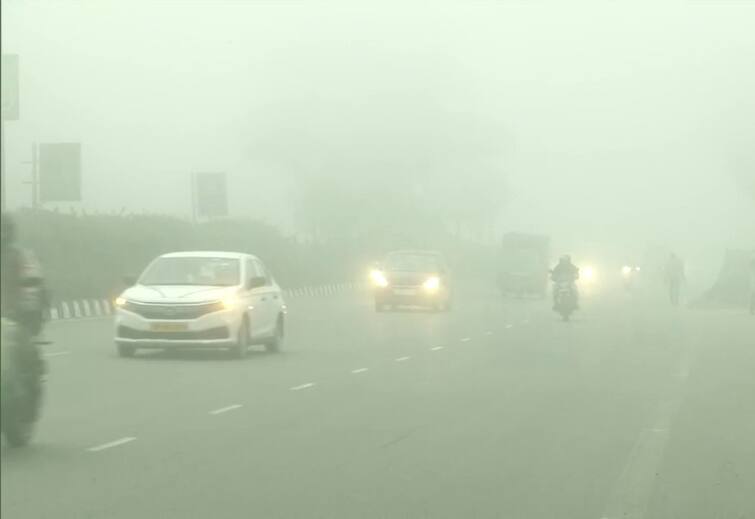 'Yellow Alert' issued for dense fog in delhi know weather and pollution report of Delhi-NCR today 4 december Delhi-NCR Weather and Pollution Today: सावधान! दिल्ली में आज घने कोहरे के लिए जारी किया गया है 'यलो अलर्ट', प्रदूषण का प्रकोप भी जारी