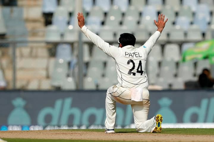 भारत- न्यूझीलंडच्या दुसऱ्या कसोटी सामन्यात एजाज पटेलनं विक्रम रचलाय.  (photo tweeted by : @BLACKCAPSI)