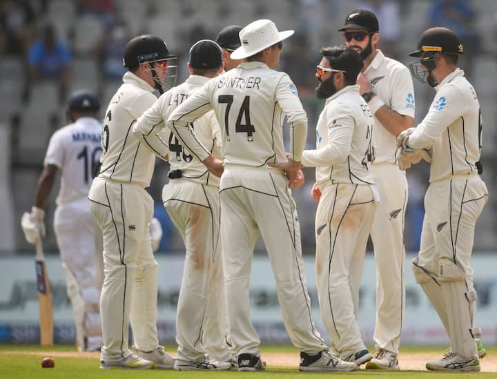 सोशल मीडियावर एजाज पटेलवर कौतुकाचा वर्षाव केला जातोय. (photo tweeted by : @BLACKCAPSI)