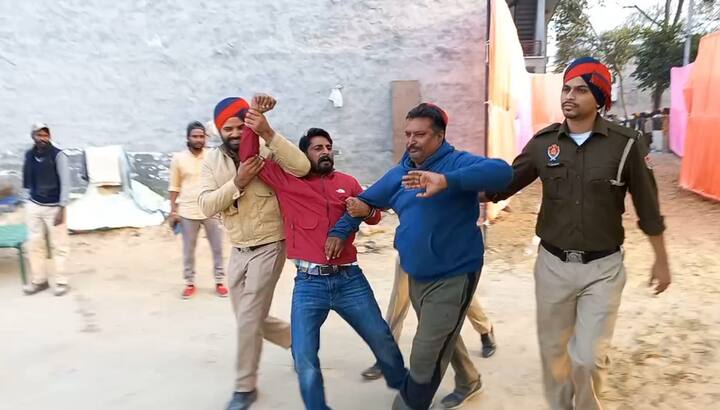 ਪਰ ਸਾਨੂੰ ਅੱਜ ਤਕ ਪੱਕਾ ਨਹੀਂ ਕੀਤਾ ਜਿਸਦਾ ਸਵਾਲ ਕਰਨ ਆਏ ਸੀ ਪਰ ਪੁਲਿਸ ਨੇ ਸਾਨੂੰ ਹਿਰਾਸਤ 'ਚ ਲਿਆ।