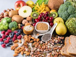 Winter  Diet Tips : बदलत्या ऋतूत तुम्ही वारंवार आजारी पडत असाल तर 'या' गोष्टी लक्षात ठेवा