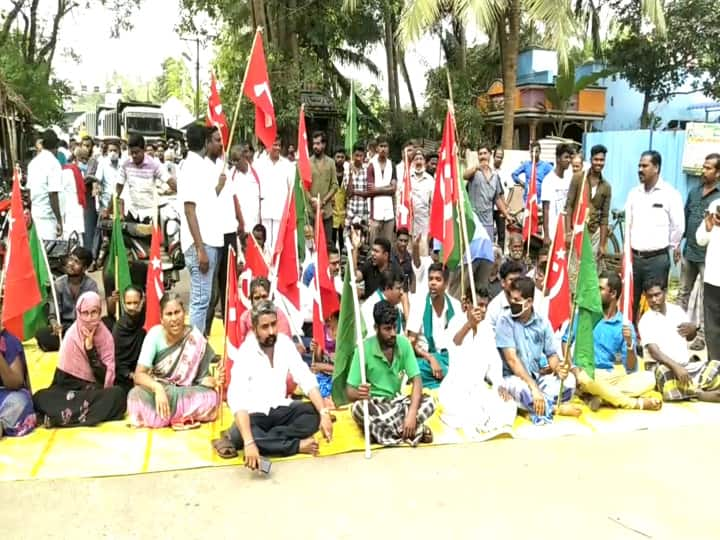 Road blockade against Mayiladuthurai municipality - Complaint of dumping of garbage in Cauvery river மயிலாடுதுறை நகராட்சிக்கு எதிராக சாலை மறியல் - குப்பைகளை காவிரி ஆற்றில் கொட்டுவதாக புகார்