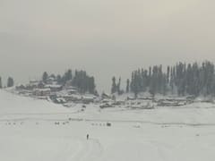 Jammu-Kashmir Weather Today: गुलमर्ग में शून्य से नीचे पहुंचा पारा, बारिश और बर्फबारी से बढ़ सकती हैं लोगों की मुश्किलें