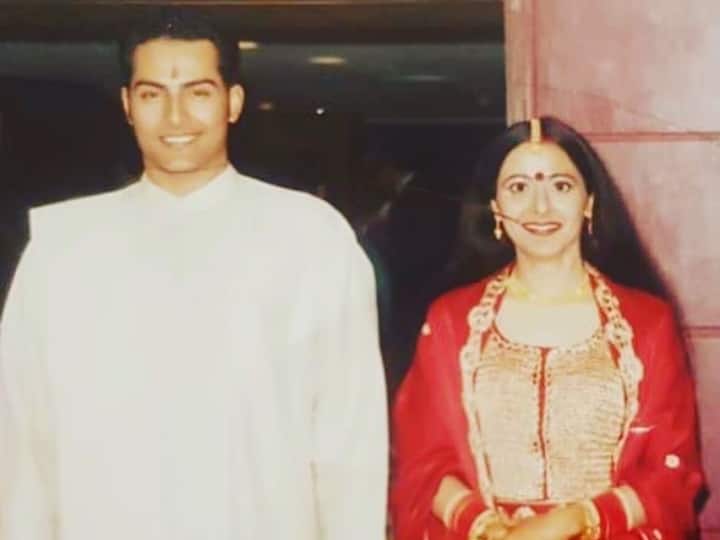 Throwback Photo: मिलिए 'अनुपमा' फेम Sudhanshu Pandey की पत्नी Mona Pandey से, शादी की सालगिरह पर शेयर की तस्वीर anupamaa fame vanraj aka sudhanshu pandey real life wife mona pandey Throwback Photo: मिलिए 'अनुपमा' फेम Sudhanshu Pandey की पत्नी Mona Pandey से, शादी की सालगिरह पर शेयर की तस्वीर
