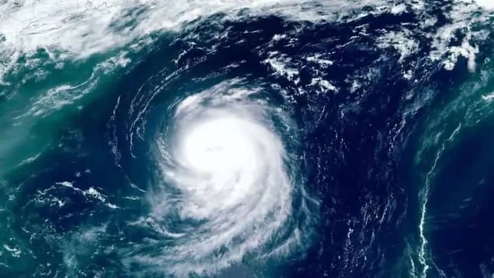 cyclone jawad odisha andhra pradesh heavy rainfall Cyclone Jawad: चक्रवात जवाद से समुद्र में उठेंगी बड़ी लहरें, 110 किमी की रफ्तार से चलेंगी हवाएं, इन इलाकों में होगी बारिश