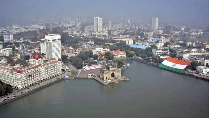 যেমন ভারতীয় নৌসেনা নৌবাহিনী দিবসে জাতির সেবায় নিজেকে উৎসর্গ করে। এই দিনটি তাঁদের জন্য।