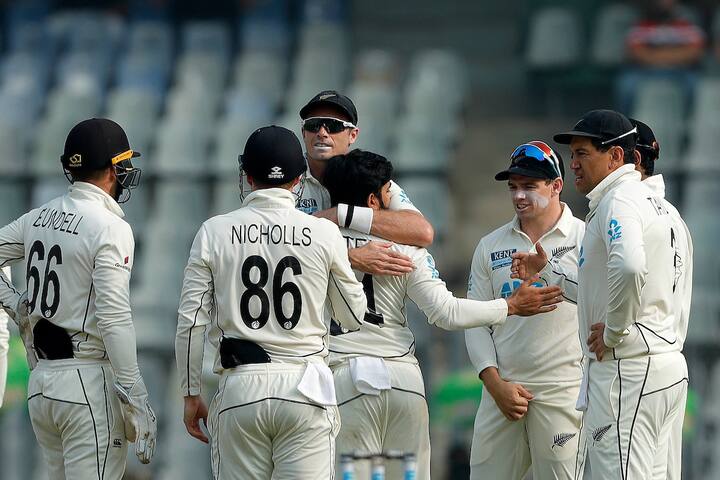 एजाजने एक एक करत दहा गडी तंबूत पाठवले.  (photo tweeted by : @BLACKCAPSI)