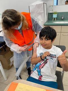 સુરતના પહેલા બાળકે લીધી કોરોના રસી, 7 વર્ષના બાળકે ઇઝરાયમાં મુકાવી રસી