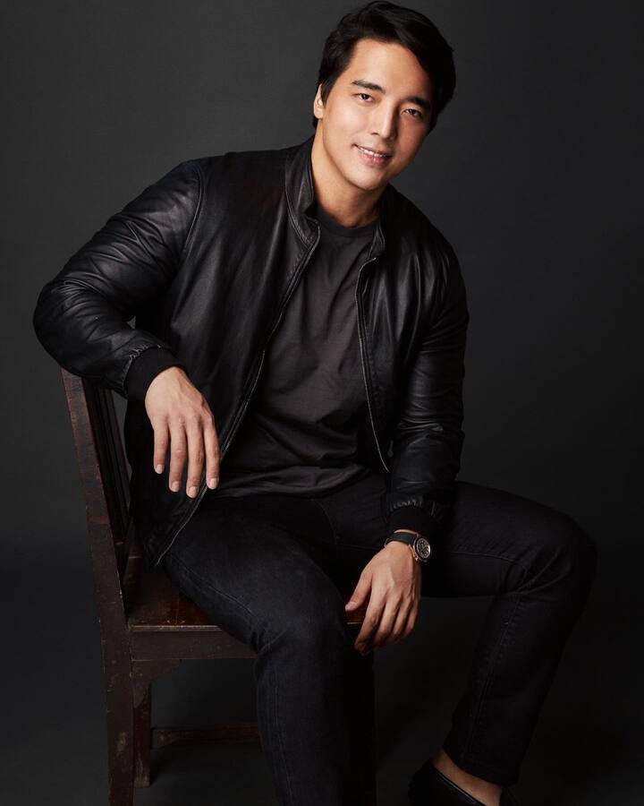 दिग्गज एक्टर डैनी डेन्जोंगपा के बेटे रिन्जिंग डेन्जोंगपा ने स्कवाड से इंडस्ट्री में कदम रखा है. ये सीरीज जी 5 पर रिलीज की गई है. इस सीरीज में रिन्जिंग डेन्जोंगपा एसटीएफ कमांडो की भूमिका निभाते हुए नजर आए.