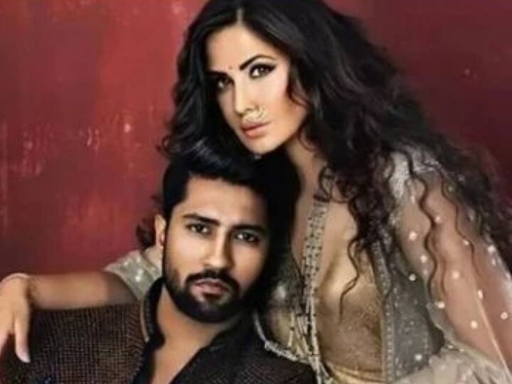 Katrina Kaif Vicky Kaushal Wedding: एक्ट्रेस कैटरीना कैफ और विक्की कौशल बॉलीवुड के सबसे हॉट कपल्स में आते हैं. दोनों की लव स्टोरी का लेकर चर्चे तो हुई लेकिन किसी को पता नहीं चला कि ये प्यार कब परवान चढ़ा. दोनों की लव स्टोरी बेहद दिलचस्प है. आइए आपको बतातें है कि कैसे इन दोनों के दिलों में एक दूसरे के लिए घंटियां बजीं.