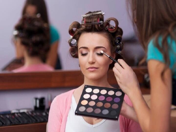 Makeup Tips: आपके महंगे मेकअप प्रोडक्ट भी हो जाते हैं खराब, Storage करते समय इन गलतियों से बचें Tips to Protect Makeup Products follow these tips to protect your makeup from damage by these tips Makeup Tips: आपके महंगे मेकअप प्रोडक्ट भी हो जाते हैं खराब, Storage करते समय इन गलतियों से बचें