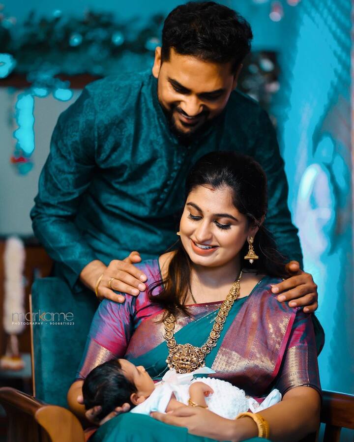 భర్త, కూతురుతో చైత్ర రాయ్ (Image credit: Chaithra rai/Instagram)