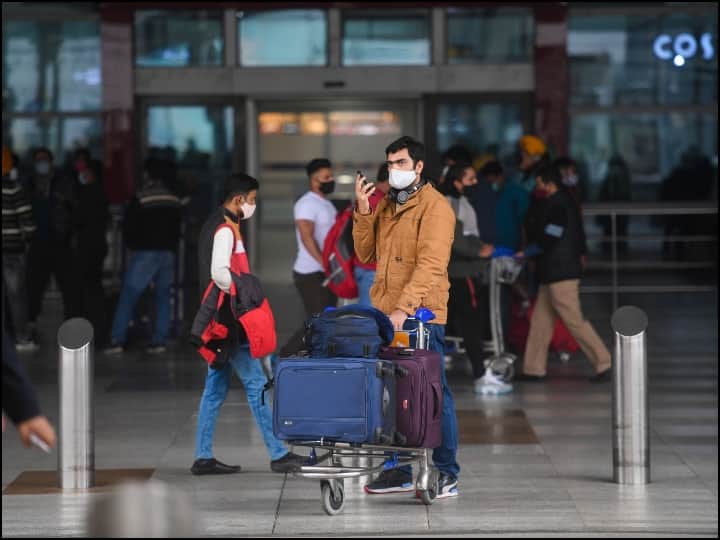 Delhi Airport: People used to cheat money on the pretext of missing flight, youth arrested for duping more than 100 passengers at Delhi airport Delhi Airport: फ्लाइट छूट जाने के बहाने लोगों से ऐंठता था पैसे, दिल्ली एयरपोर्ट पर 100 से ज्यादा यात्रियों को ठगने वाला युवक गिरफ्तार