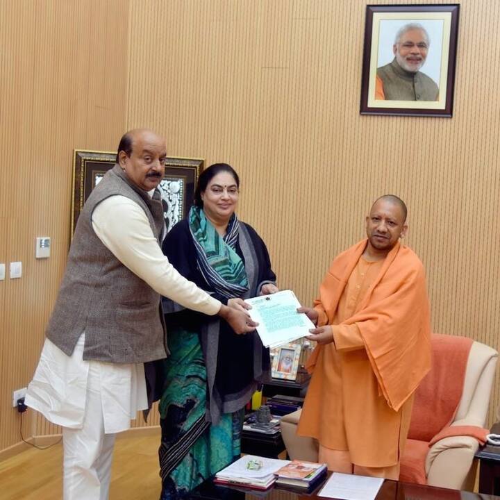 उसके बाद नाम आता है बीजेपी की विधायक रानी पक्षलिका सिंह का. पक्षलिका सिंह मथुरा के बाड़ सीट से विधायक हैं. उन्होंने अपनी कुल संपत्ति 58 करोड़ रुपये बताई थी. 
