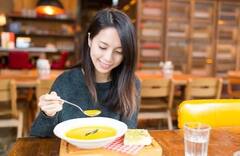 ઠંડીમાં ચાય કોફીના બદલે ટ્રાય કરો આ સૂપ, વજન ઉતારવાની સાથે થશે આ અદભૂત ફાયદા