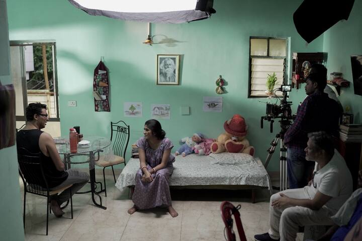 'অসম্পূর্ণ' ছবির পরিচালনার দায়িত্বে রয়েছেন অমর্ত্য সিন্হা।