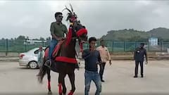 Rasamai Horse: బెంగుళూరులో టీఆర్ఎస్ ఎమ్మెల్సీల రిసార్ట్ లో రసమయి హార్స్ రైడ్