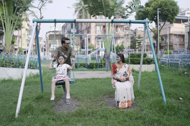 'অসম্পূর্ণ' ছবির সিনেমাটোগ্রাফি করবেন প্রসেনজিৎ কোলে। সঙ্গীত পরিচালনার দায়িত্বে রয়েছেন তমাল কান্তি হালদার।