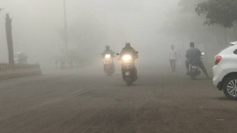 Jharkhand to experience chilly harsh weather in upcoming days due to rains. Jharkhand Weather Update: बारिश ने बढ़ायी ठिठुरन, कल भी ऐसा ही रहेगा मौसम, जानें- पूरा अपडेट