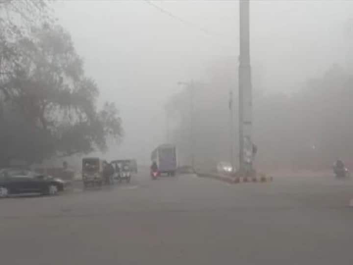 UP Weather and Pollution Today: यूपी में छाने लगा है कोहरा, अभी नहीं होगी बारिश लेकिन जहरीली हवा नहीं हो रही साफ