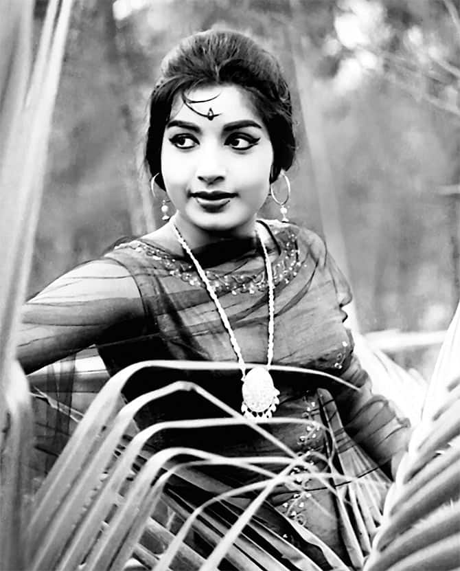 Former chief minister J Jayalalithaa's old clicks see photos | Jayalalithaa | கருப்பு வெள்ளை காலத்து ஜெயலலிதா.! நினைவு கிளறும் புகைப்படங்கள்!